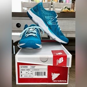 New Balance Womens running shoe, NEVER WORN